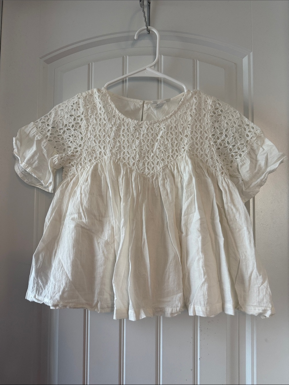 Gently worn Cat & Jack Cream Crochet Short Sleeve Blouse